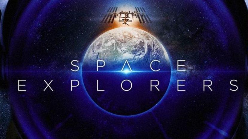 En bild på jorden tagen från rymden och vit text som säger Space Expolorers.