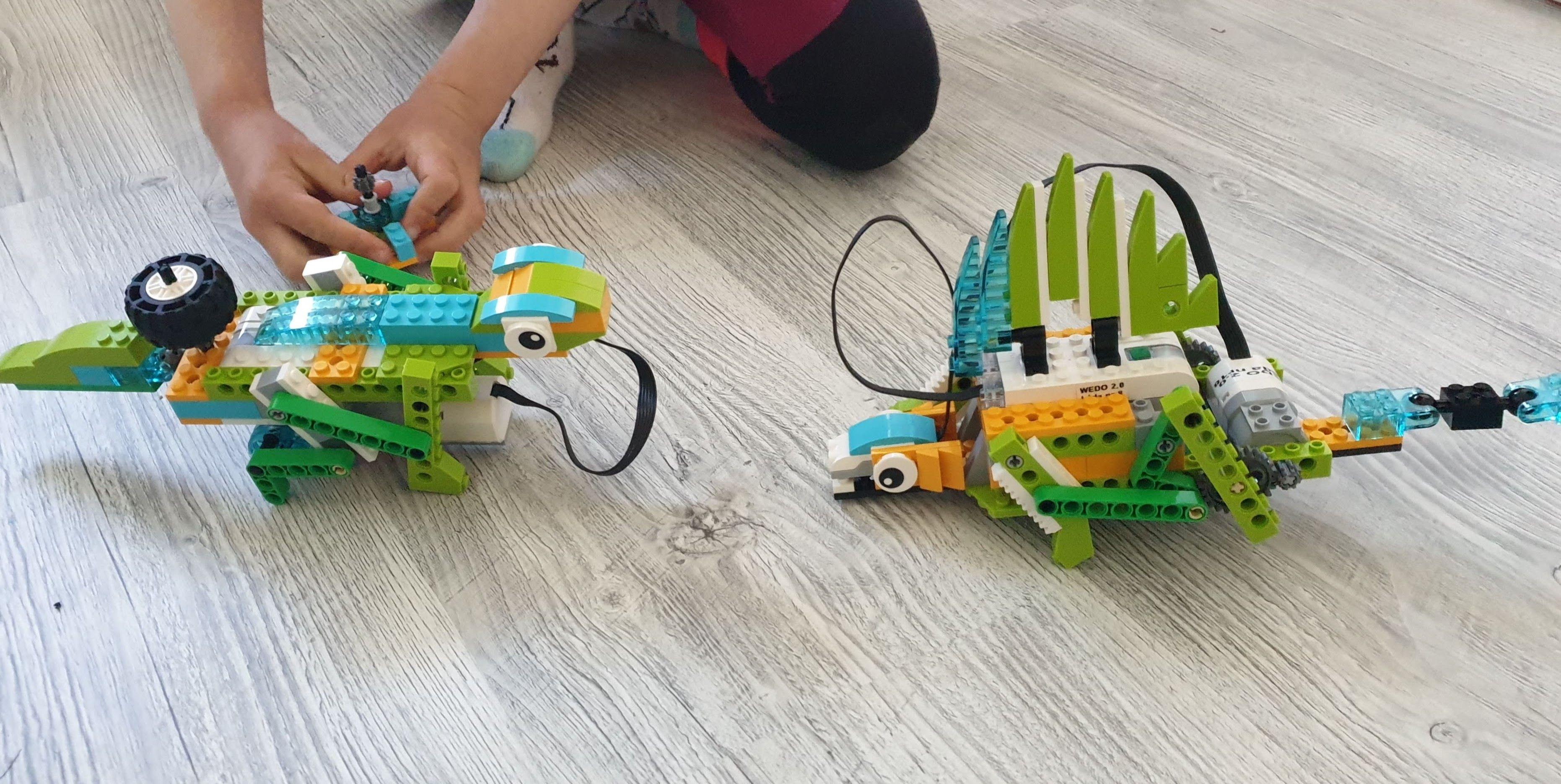 Två djur i lego
