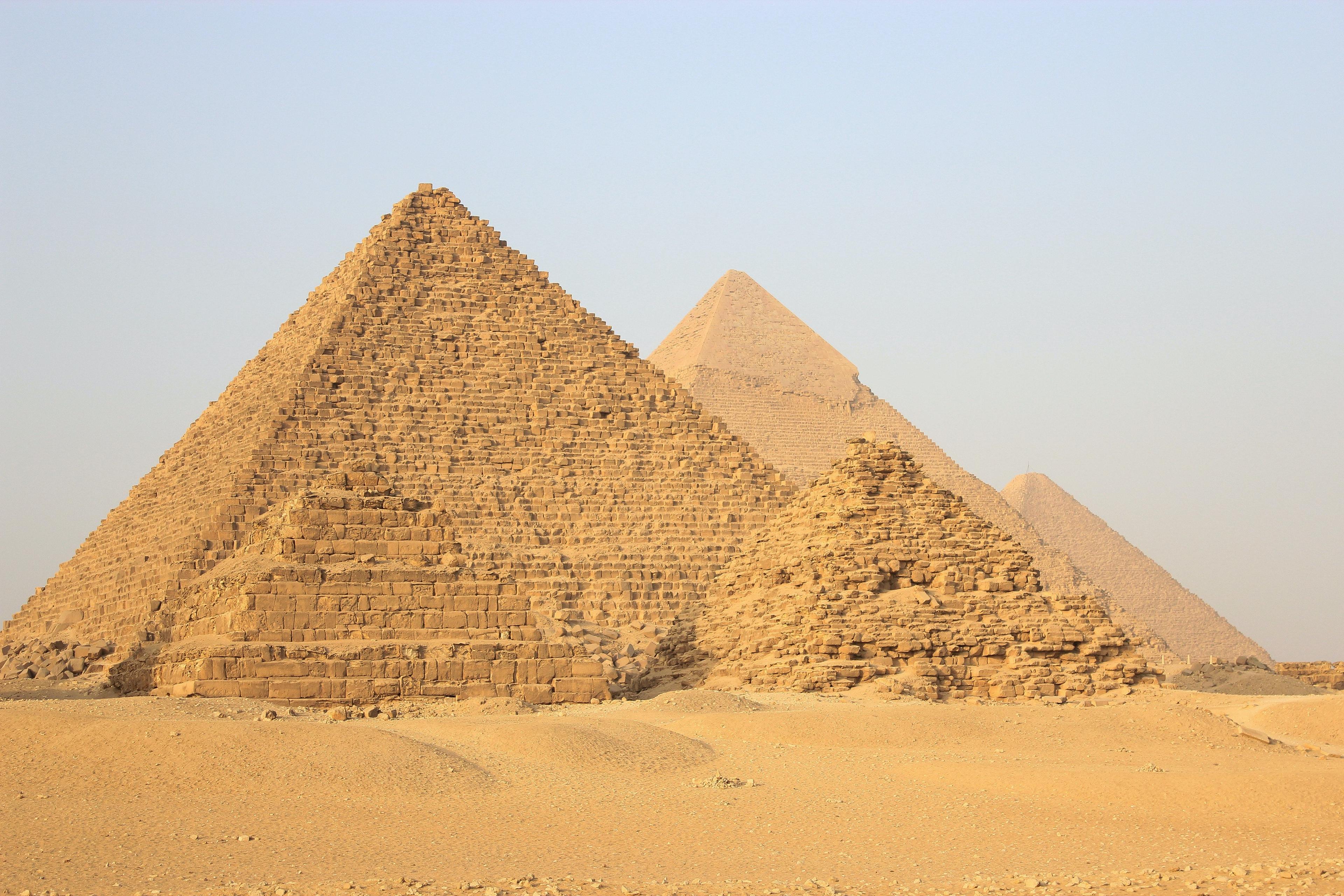 Bild på pyramiderna i Giza