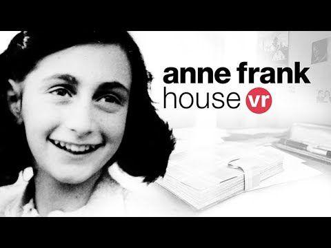 Svartvitt foto av Anne Frank med hennes dagbok i bakgrunden