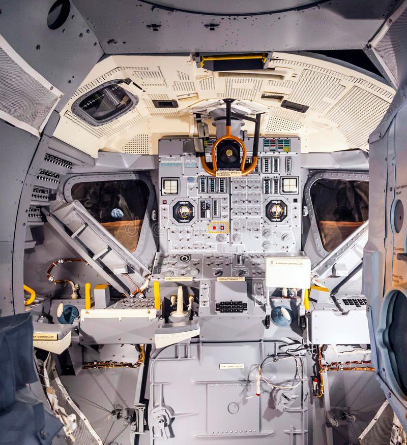 En instrumentpanel inuti ett rymdskepp.